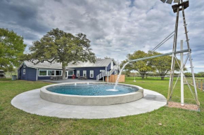 Pet-Friendly Schulenburg Farmhouse with Pool!